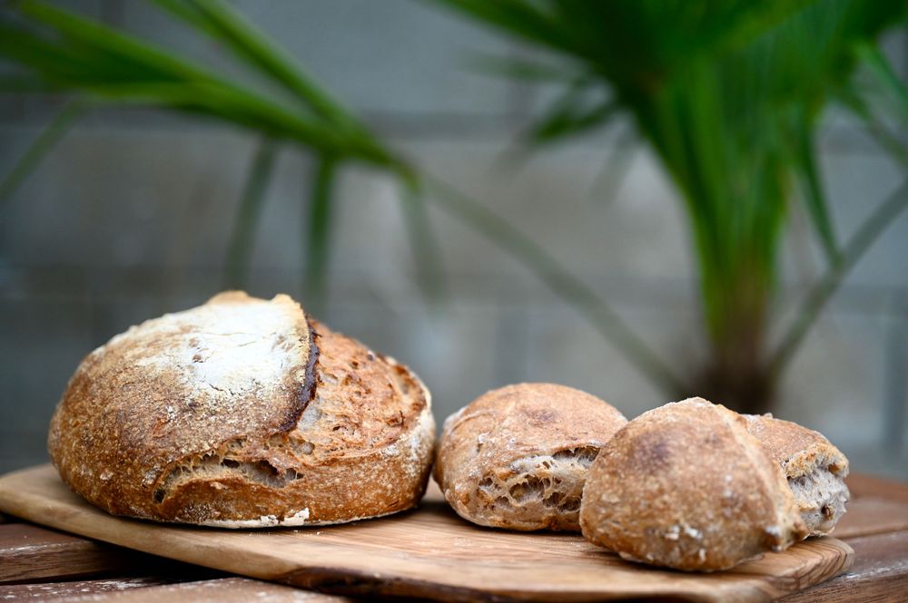 Bread and rolls crust